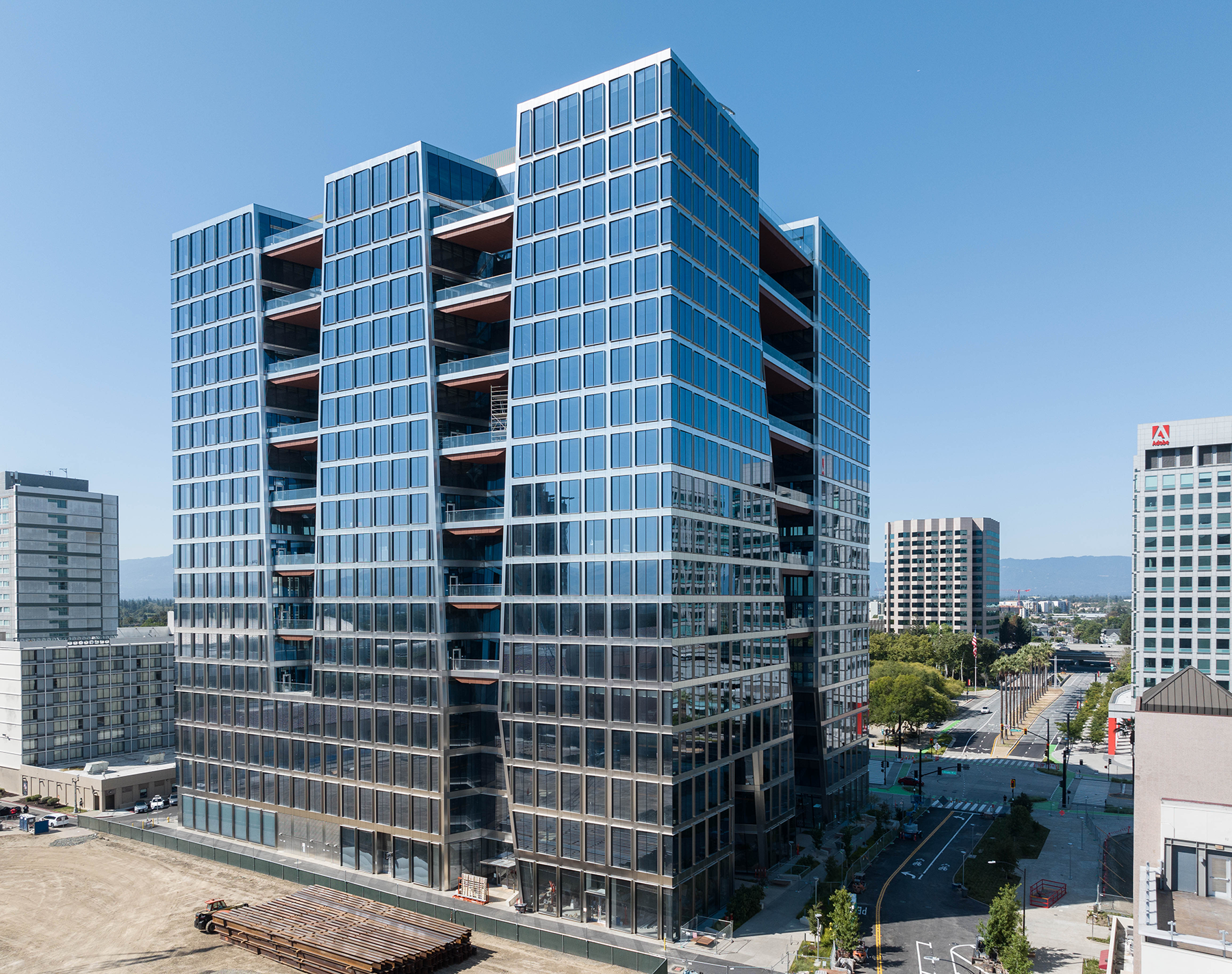 1 - 200 Park - Level 10 Construction_Jason O_Rear.png